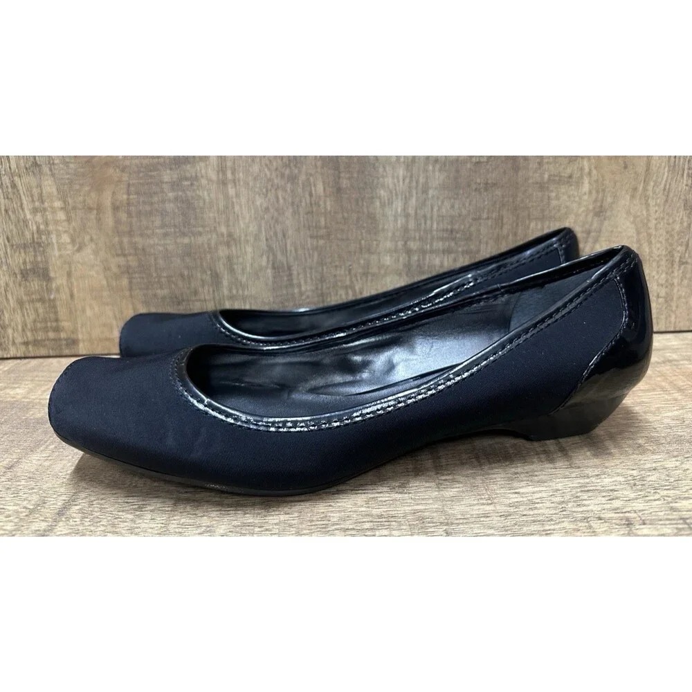 BANDOLINO Women size 10 M black nylon patent leather trim flat shoes